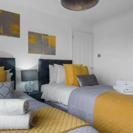 Mountain View Beautiful Large House By Holiday home *