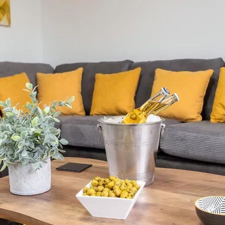 Mountain View Beautiful Large House By كوكيرماوث